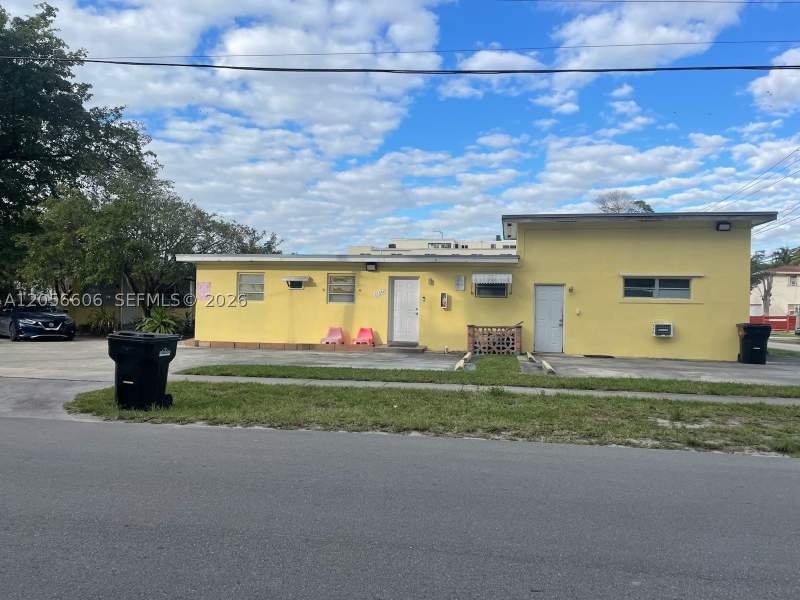 6 bedroom SingleFamilyResidence at 12610 NE 11th Ave, Dixianna Villas, North Miami — photo 3