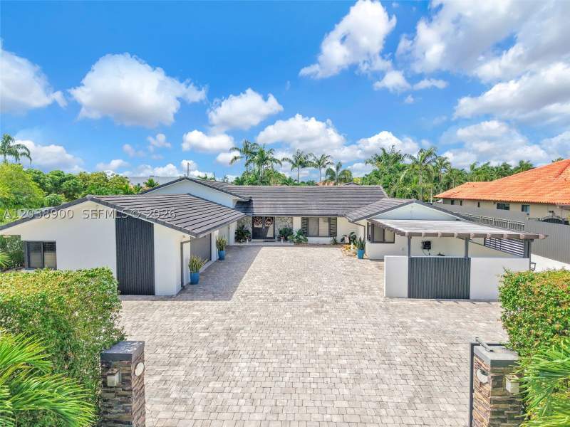 4 bedroom SingleFamilyResidence at 13800 SW 38th St, J G Heads Farms, Miami — photo 2