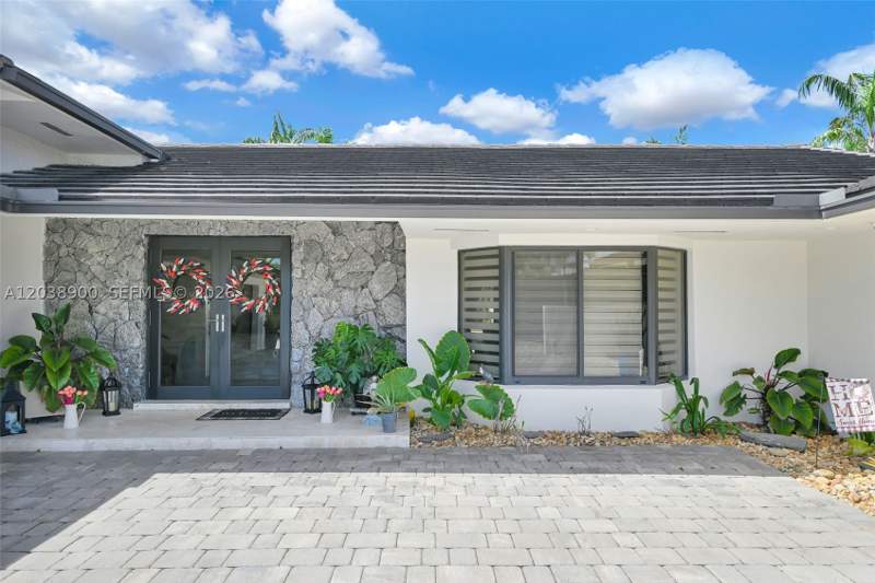 4 bedroom SingleFamilyResidence at 13800 SW 38th St, J G Heads Farms, Miami — photo 4