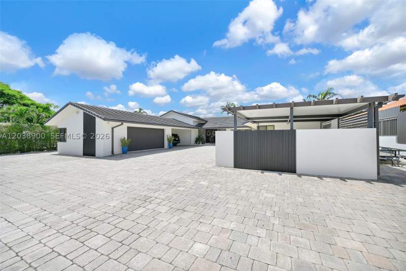 4 bedroom SingleFamilyResidence at 13800 SW 38th St, J G Heads Farms, Miami — photo 5