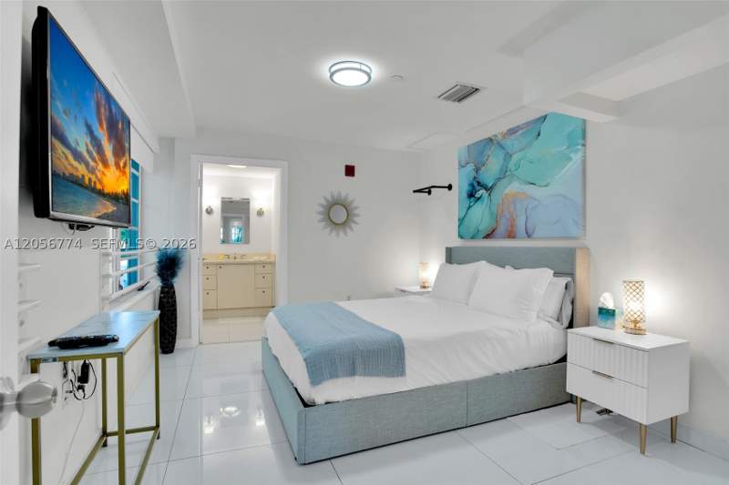 2 bedroom Condominium at 1250 Ocean Dr 2N, The Carlyle Deco Hotel Co, Miami Beach — photo 5