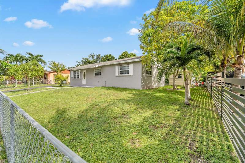 3 bedroom SingleFamilyResidence at 14521 SW 297th St, Gem Homes No Two, Homestead — photo 4