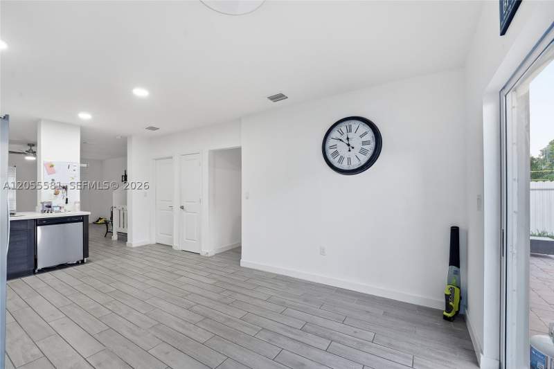 4 bedroom SingleFamilyResidence at 427 NE 6th Ct, Royal Homes West, Florida City — photo 2