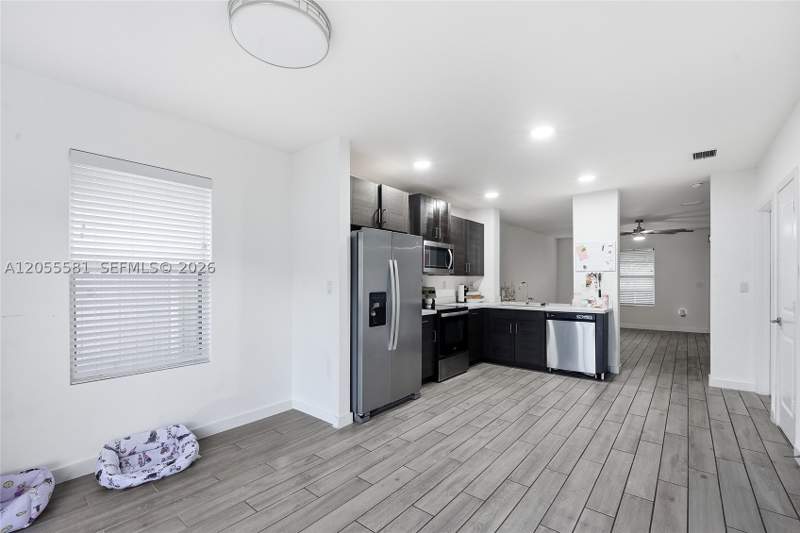 4 bedroom SingleFamilyResidence at 427 NE 6th Ct, Royal Homes West, Florida City — photo 3