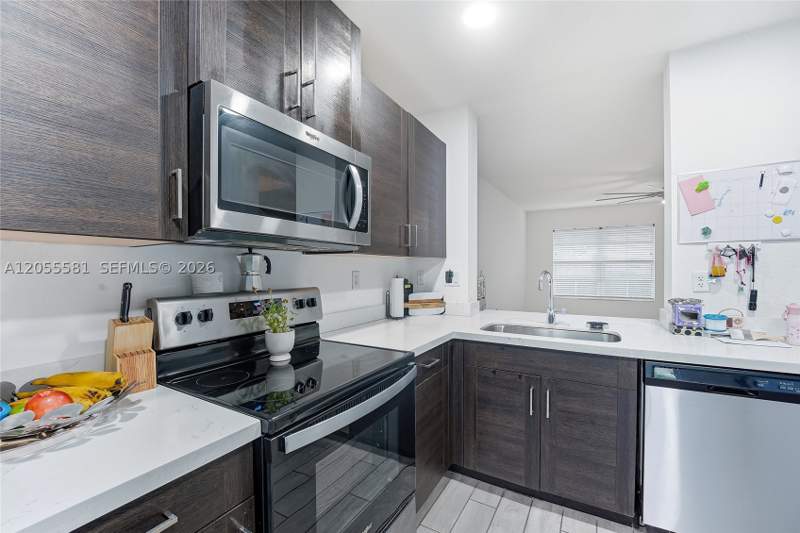 4 bedroom SingleFamilyResidence at 427 NE 6th Ct, Royal Homes West, Florida City — photo 4