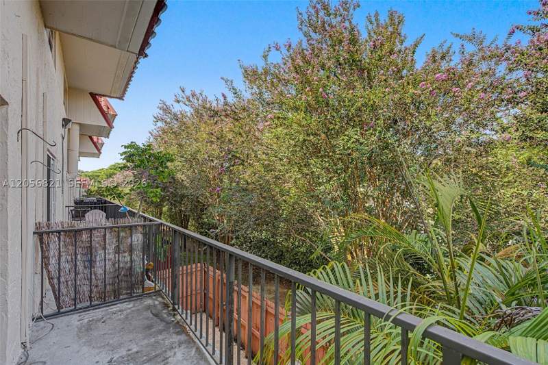 2 bedroom Condominium at 6709 N Kendall Dr 223, Villas Of Pinecrest Condo, Pinecrest — photo 5