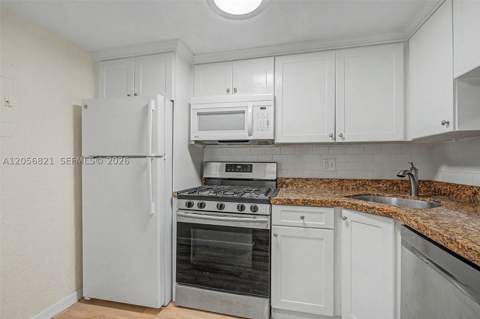6709 N Kendall Dr 223, Pinecrest FL - photo 9 of 23