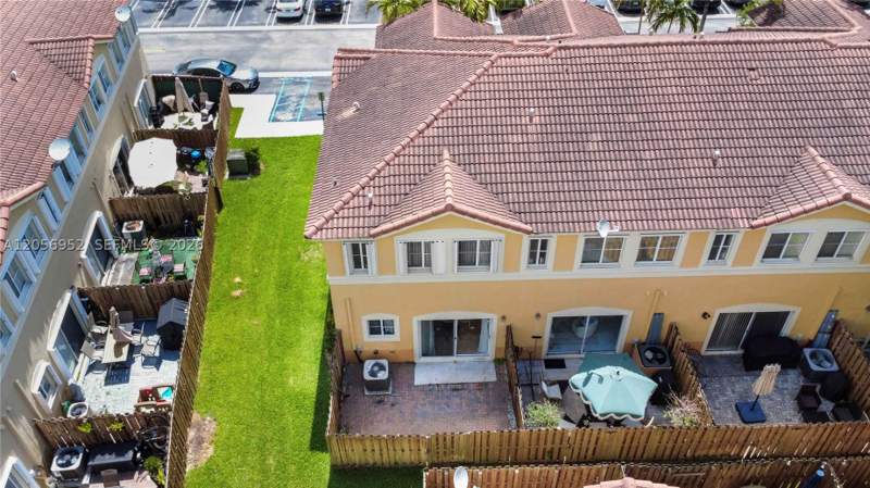 4 bedroom Condominium at 8242 NW 107th Ct 8-12, Leeward At Islands At Dor, Doral — photo 2