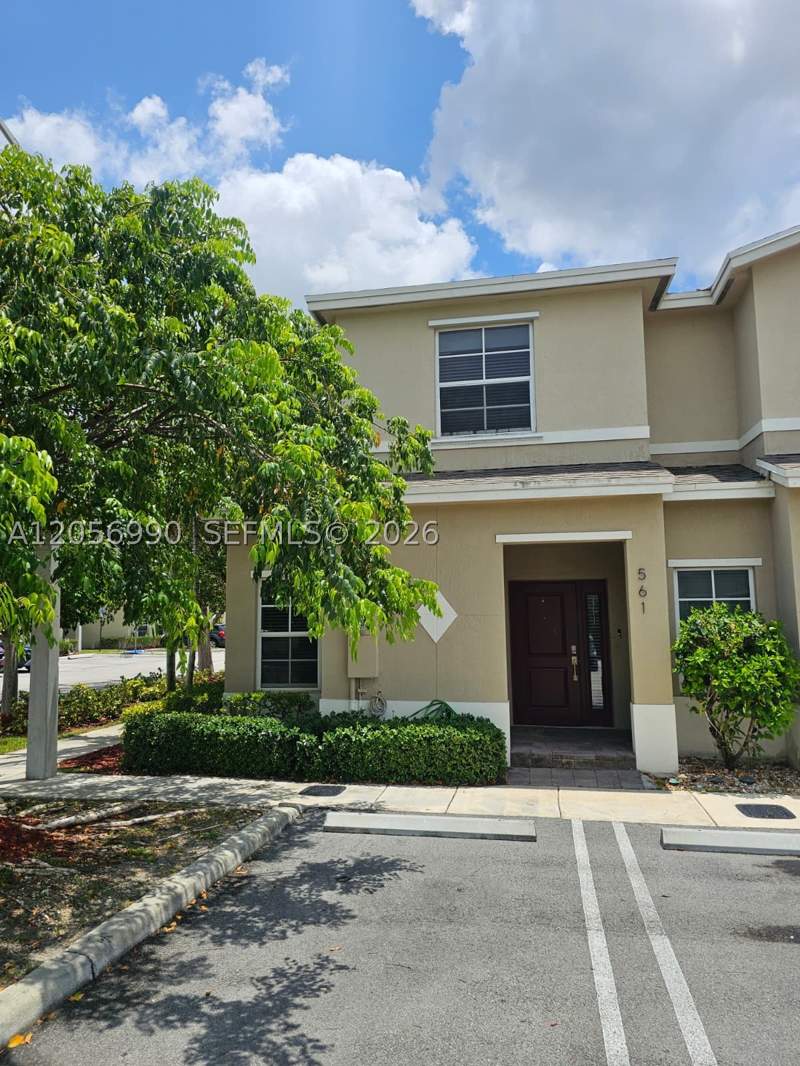 3 bedroom Townhouse at 561 NE 5th St, Fvp Subdivision, Florida City — photo 2