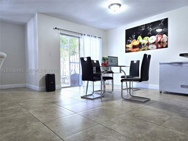 3 bedroom Townhouse at 12423 NW 7th Ln, Lake Pointe Sec 1, Miami — photo 2