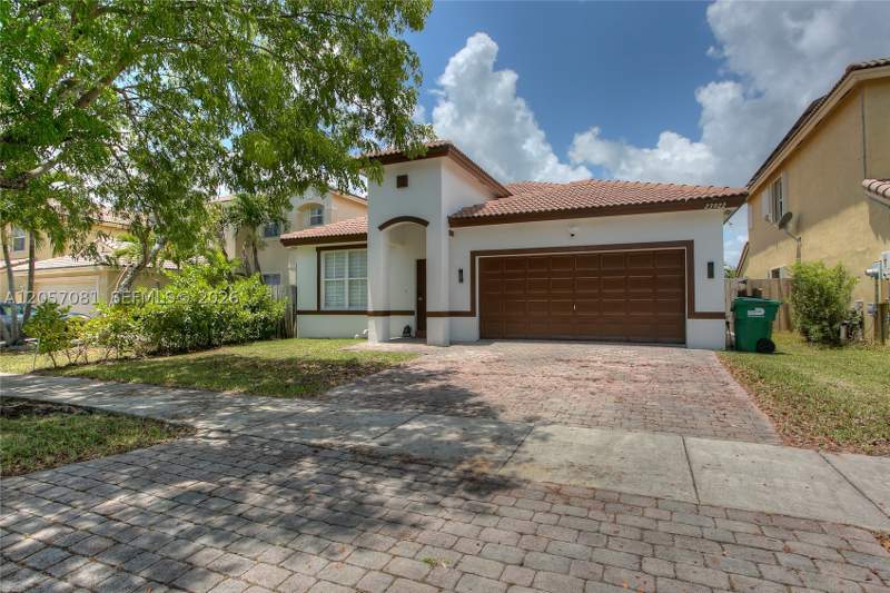 3 bedroom SingleFamilyResidence at 23922 SW 108th Ave, Spicewood Sub, Homestead — photo 2