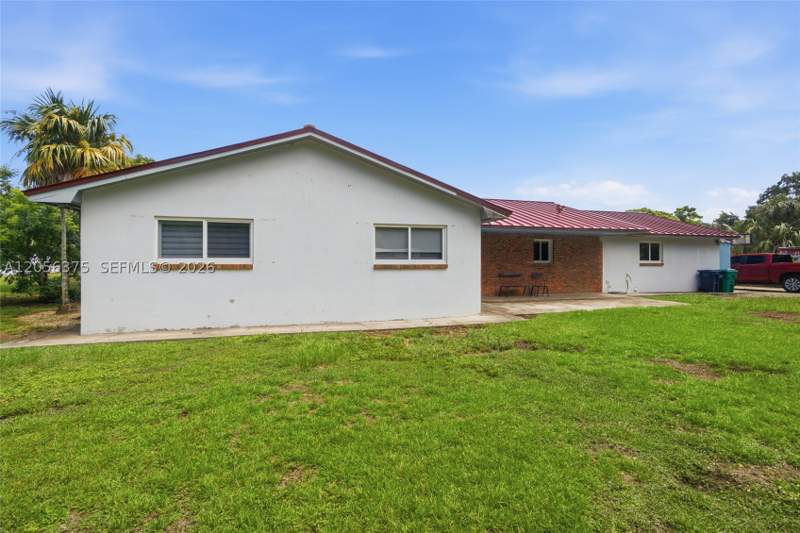 3 bedroom SingleFamilyResidence at 19501 SW 236th St, Silver Palm Acres, Homestead — photo 2