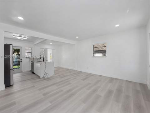 15694 NE 10th Ct, North Miami Beach FL - photo 8 of 24