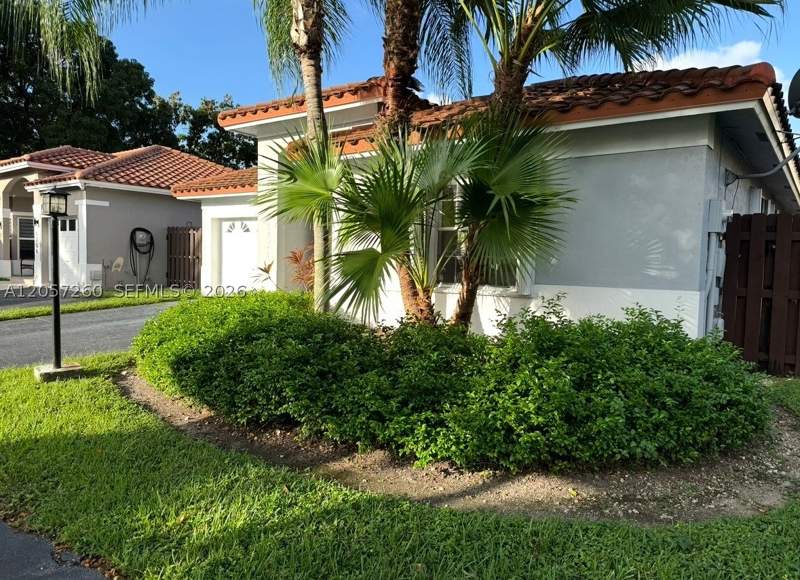 3 bedroom SingleFamilyResidence at 5758 NW 97th Pl, Patio Homes Of Doral Pine, Doral — photo 2