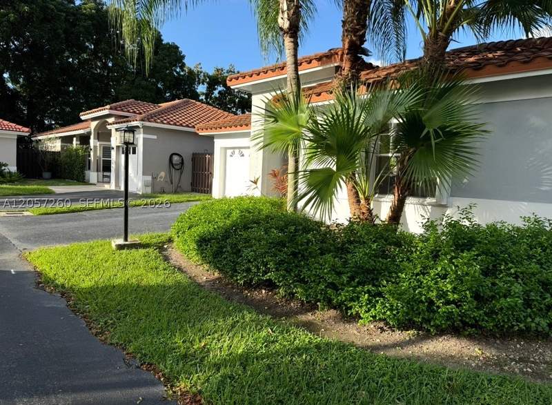 3 bedroom SingleFamilyResidence at 5758 NW 97th Pl, Patio Homes Of Doral Pine, Doral — photo 3