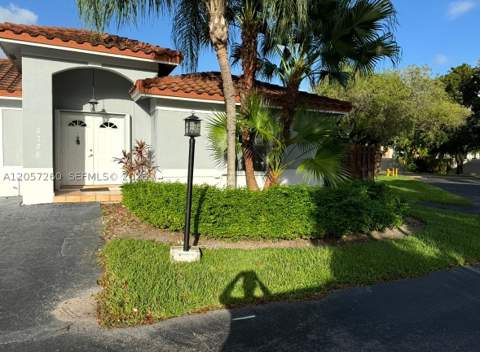5758 NW 97th Pl, Doral FL - photo 6 of 30