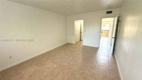 1370 NE 119th St 137021, Miami FL - photo 10 of 15