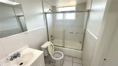1370 NE 119th St 137021, Miami FL - photo 11 of 15