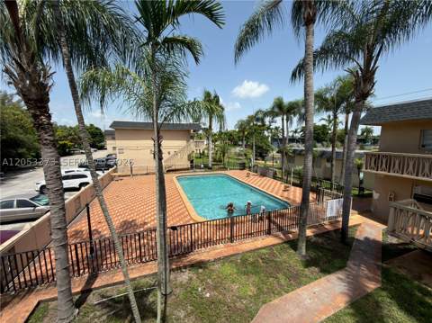 1370 NE 119th St 137021, Miami FL - photo 12 of 15
