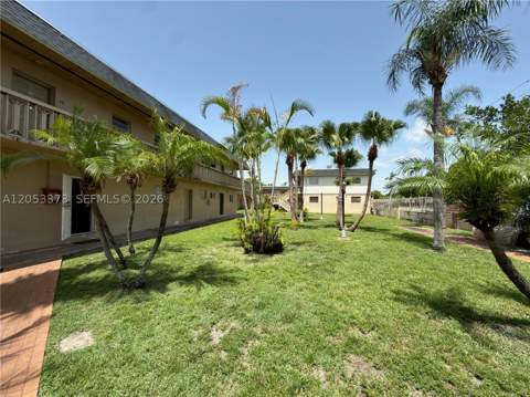 1370 NE 119th St 137021, Miami FL - photo 13 of 15
