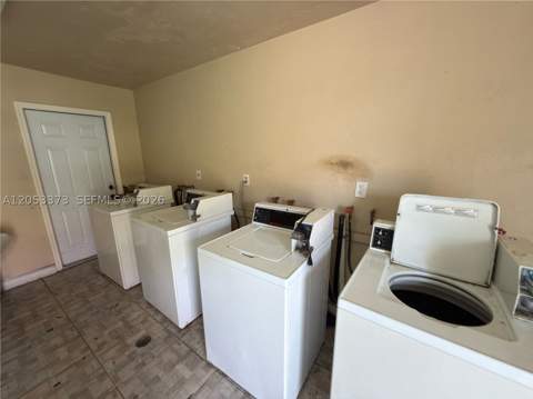 1370 NE 119th St 137021, Miami FL - photo 14 of 15