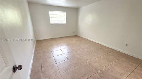 1370 NE 119th St 137021, Miami FL - photo 8 of 15