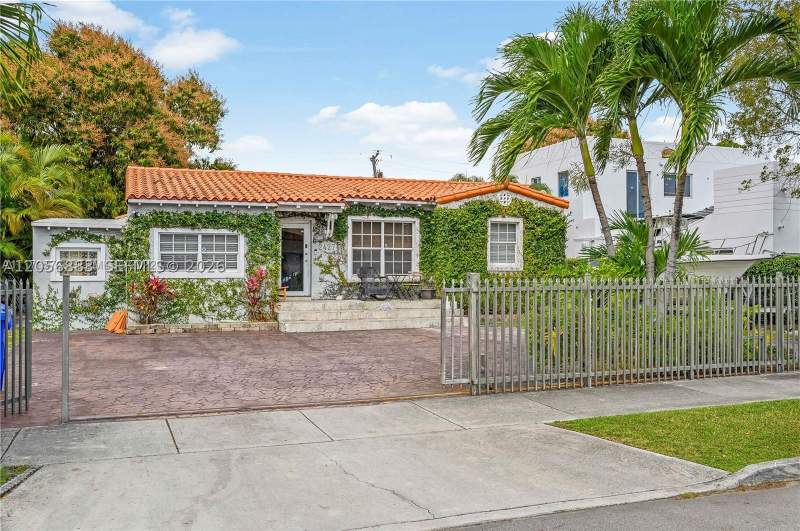 4 bedroom SingleFamilyResidence at 2427 SW 12th St, New Silvercrest Rev, Miami — photo 5