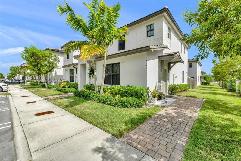 3 bedroom Townhouse at 12990 SW 232nd Ln, Sienna Reserve, Homestead — photo 2