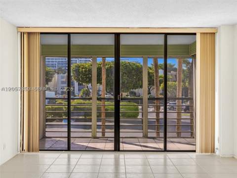 20500 W Country Club Dr 203, Aventura FL - photo 12 of 63