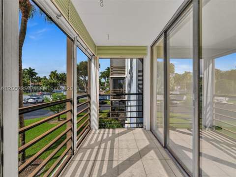 20500 W Country Club Dr 203, Aventura FL - photo 24 of 63