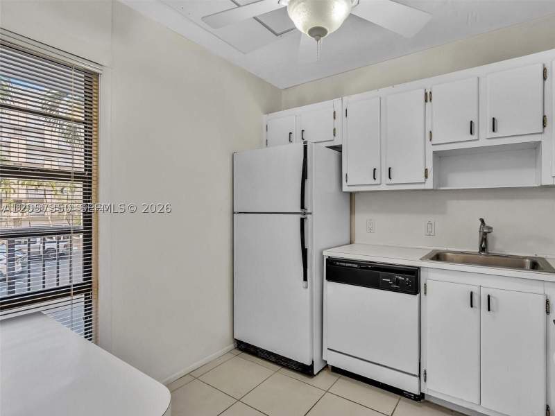 1 bedroom Condominium at 20500 W Country Club Dr 203, Biscaya III Condo, Aventura — photo 3