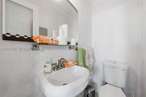 419 SE 3rd St, Hialeah FL - photo 11 of 47