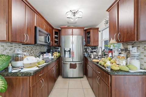 419 SE 3rd St, Hialeah FL - photo 12 of 47