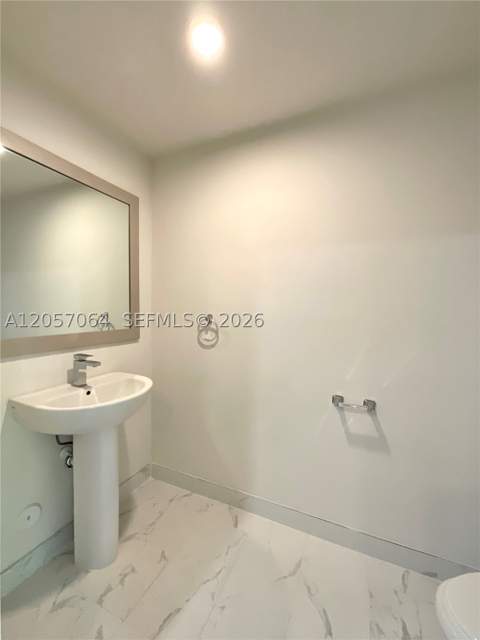 2555 NE 193rd St 2206, Miami FL - photo 10 of 26