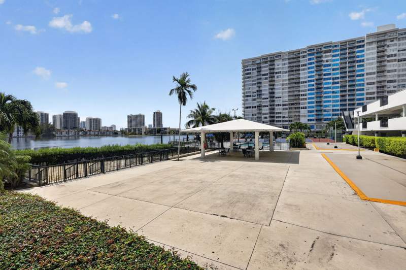 2 bedroom Condominium at 2780 NE 183rd Street 112, Commodore Plaza Condo, Aventura — photo 2