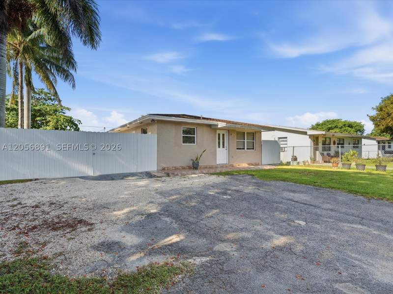 3 bedroom SingleFamilyResidence at 827 SW 3rd St, Prosperity Park, Florida City — photo 3