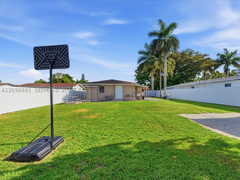 3 bedroom SingleFamilyResidence at 827 SW 3rd St, Prosperity Park, Florida City — photo 4