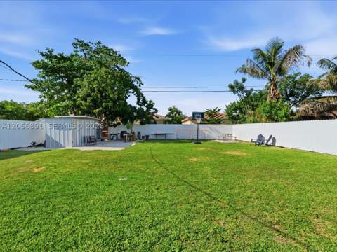 827 SW 3rd St, Florida City FL - photo 6 of 17