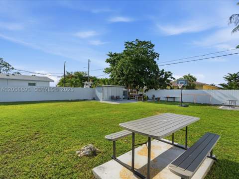 827 SW 3rd St, Florida City FL - photo 7 of 17