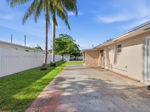 827 SW 3rd St, Florida City FL - photo 8 of 17