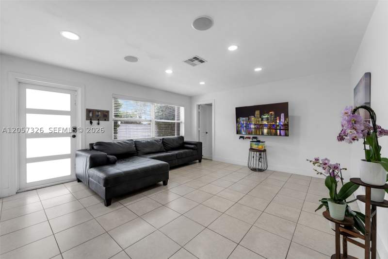 3 bedroom SingleFamilyResidence at 23170 SW 155th Ave, Griffing Silver Palm Sub, Miami — photo 3