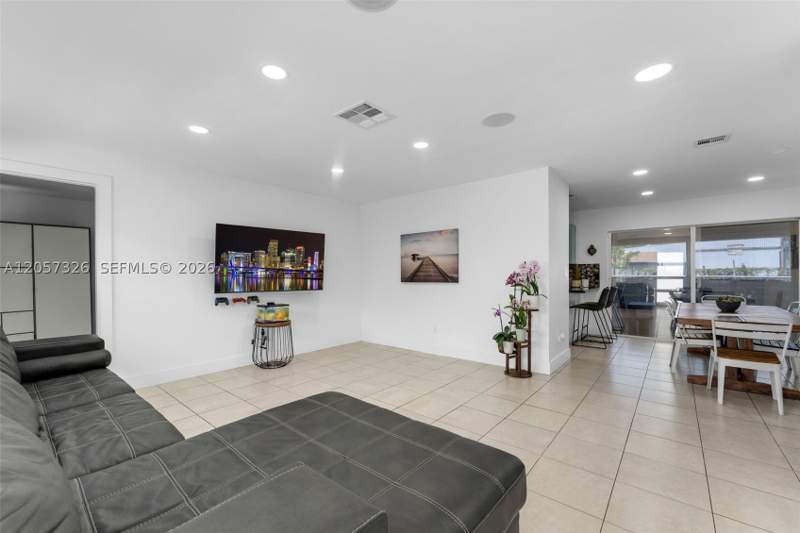 3 bedroom SingleFamilyResidence at 23170 SW 155th Ave, Griffing Silver Palm Sub, Miami — photo 4