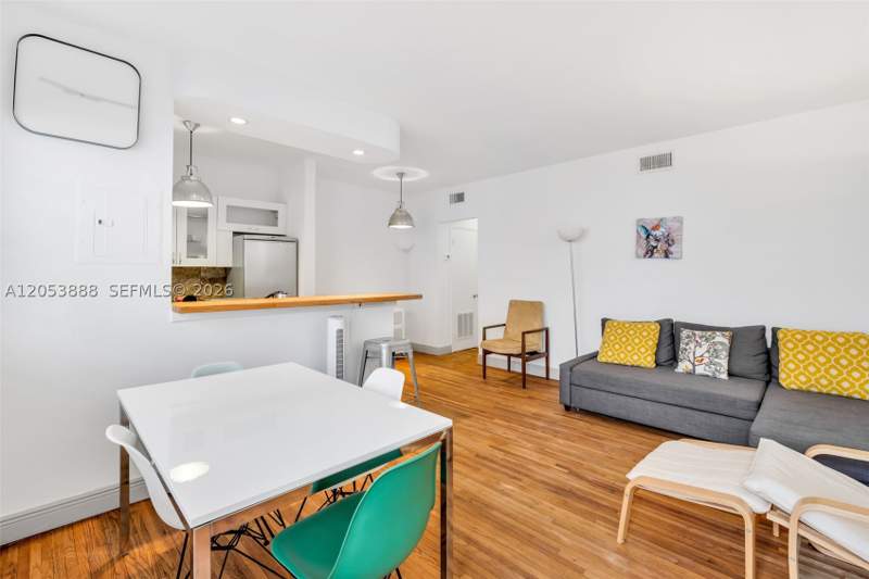 1 bedroom Condominium at 1551 Michigan Ave 12, Lincoln Place Condo, Miami Beach — photo 2