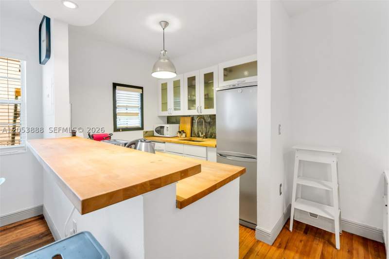 1 bedroom Condominium at 1551 Michigan Ave 12, Lincoln Place Condo, Miami Beach — photo 4