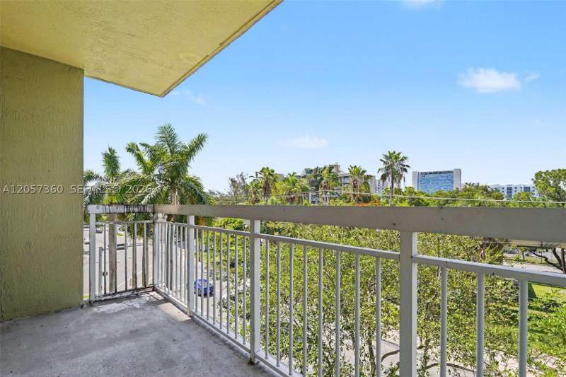 2 bedroom Condominium at 816 NW 11th St 402, Seybold Pointe Condo, Miami — photo 4