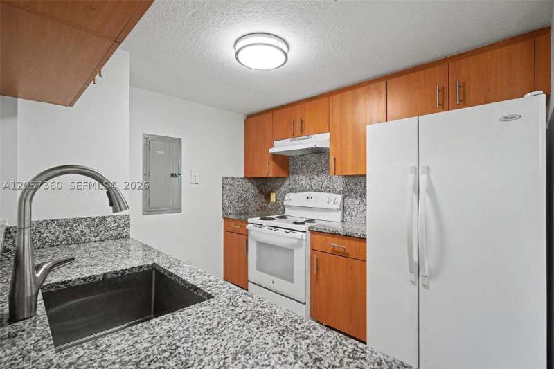 2 bedroom Condominium at 816 NW 11th St 402, Seybold Pointe Condo, Miami — photo 5