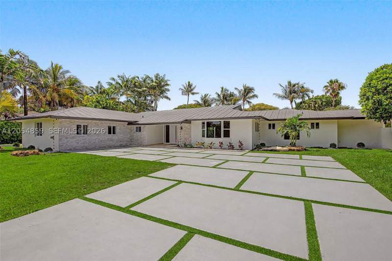 6 bedroom SingleFamilyResidence at 8600 SW 162nd Street, Coral Reef Estates, Palmetto Bay — photo 3