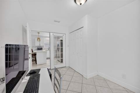 738 SW 7th Ter, Florida City FL - photo 16 of 37