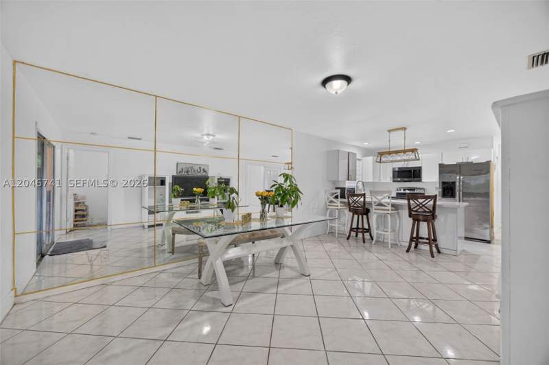 4 bedroom SingleFamilyResidence at 738 SW 7th Ter, Villas Of Palm Bay, Florida City — photo 4