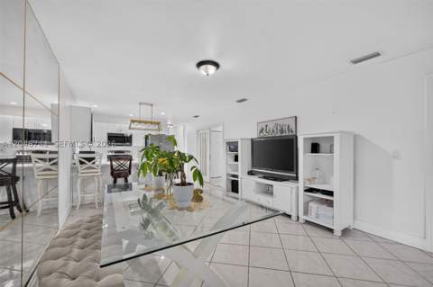 738 SW 7th Ter, Florida City FL - photo 6 of 37